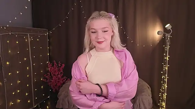 Snapshot of TobiteAnnie chatting on 02-19-26, 04:58 TobiteAnnie online show from 02-19-26, 04:58