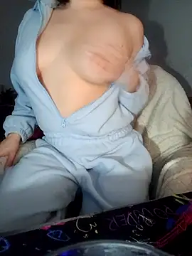 Snapshot of HornyCumBitch chatting on 02-11-26, 02:33 HornyCumBitch online show from 02-11-26, 02:33