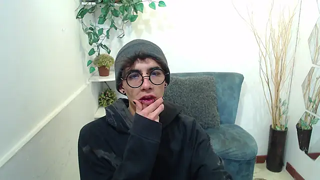 AaronBeer  online show from 02-25-26, 11:42