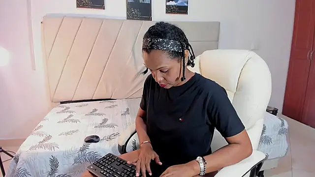 Snapshot of samaraa_smith1 chatting on 04-15-26, 12:34 samaraa smith1 online show from 04-15-26, 12:34