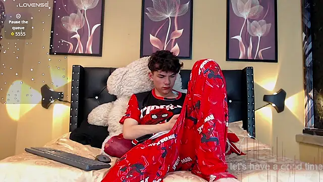 Snapshot of Philippsx chatting on 02-14-26, 11:23 Philippsx online show from 02-14-26, 11:23