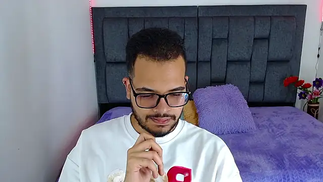 Snapshot of J_black_ chatting on 02-10-26, 09:52 J black online show from 02-10-26, 09:52