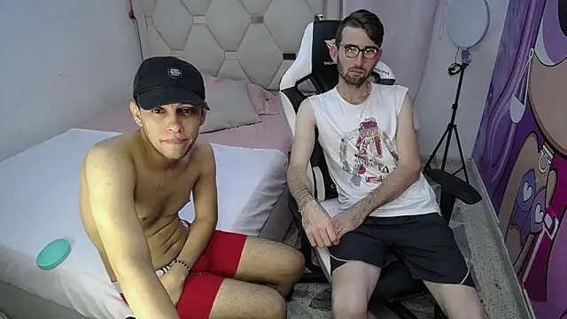 Snapshot of Top_and_bottom chatting on 02-22-26, 09:13 Top and bottom online show from 02-22-26, 09:13