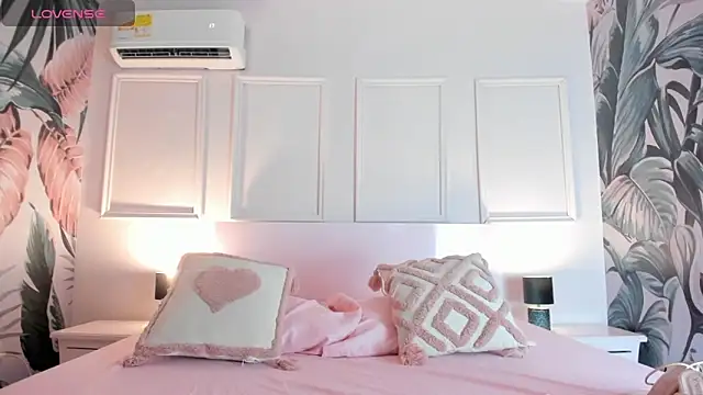 Snapshot of Hada_Magica chatting on 02-18-26, 06:59 Hada Magica online show from 02-18-26, 06:59