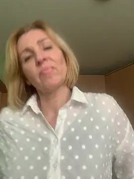 Snapshot of VeltaMur975 chatting on 02-26-26, 10:36 VeltaMur975 online show from 02-26-26, 10:36