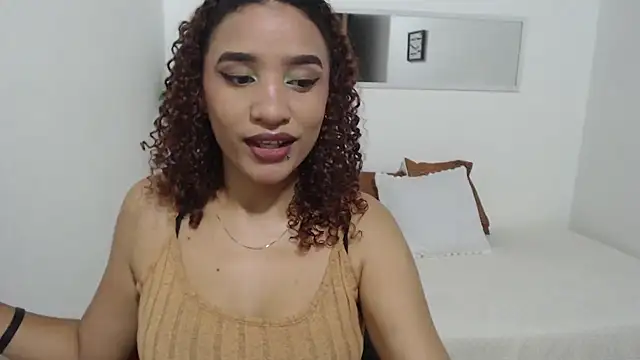 Snapshot of Alice_Grinnerk chatting on 02-20-26, 02:06 Alice Grinnerk online show from 02-20-26, 02:06