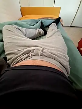 Snapshot of cetriolino chatting on 03-12-26, 06:19 cetriolino online show from 03-12-26, 06:19