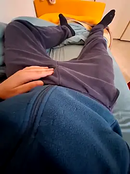 Snapshot of cetriolino chatting on 03-15-26, 06:52 cetriolino online show from 03-15-26, 06:52