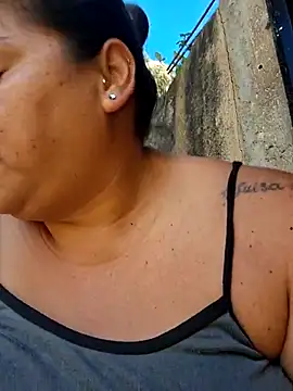 Snapshot of Juli_Powl chatting on 03-10-26, 12:32 Juli Powl online show from 03-10-26, 12:32