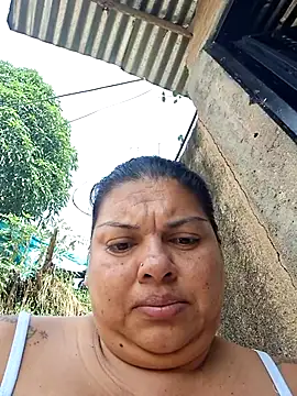 Snapshot of Juli_Powl chatting on 04-01-26, 01:41 Juli Powl online show from 04-01-26, 01:41