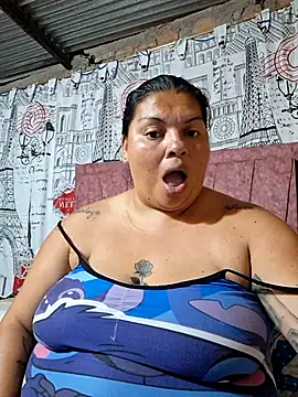 Snapshot of Juli_Powl chatting on 04-08-26, 01:49 Juli Powl online show from 04-08-26, 01:49