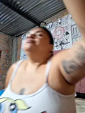 Snapshot of Juli_Powl chatting on 04-10-26, 01:33 Juli Powl online show from 04-10-26, 01:33