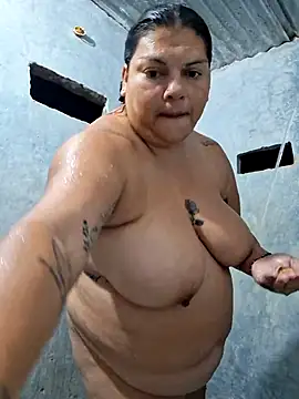 Snapshot of Juli_Powl chatting on 04-12-26, 12:37 Juli Powl online show from 04-12-26, 12:37