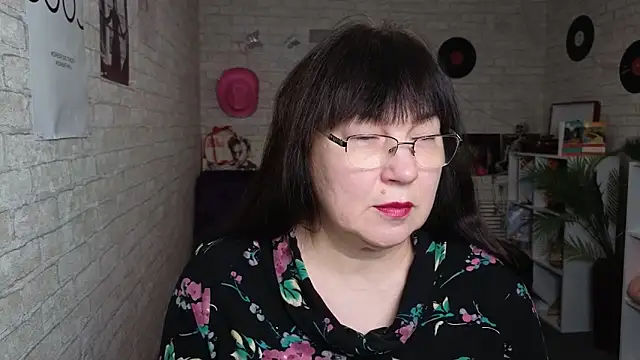 Tori Twirl online show from 02-20-26, 06:37