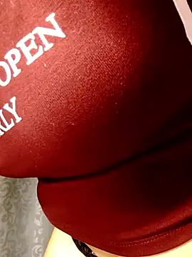 Snapshot of yiyi-Lynk chatting on 02-21-26, 04:52 yiyi-Lynk online show from 02-21-26, 04:52