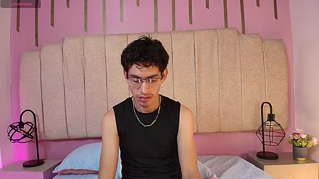 Snapshot of skinny_jean_ chatting on 02-28-26, 01:56 skinny jean online show from 02-28-26, 01:56