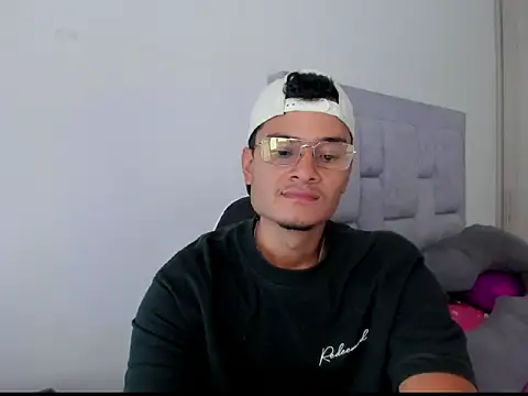 Snapshot of FredericSloan chatting on 02-24-26, 08:51 FredericSloan online show from 02-24-26, 08:51