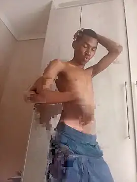 Snapshot of Leroyhotess chatting on 02-15-26, 07:51 Leroyhotess online show from 02-15-26, 07:51