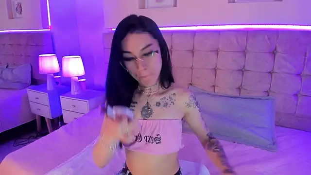 Snapshot of Megan_Morphy chatting on 02-21-26, 01:12 Megan Morphy online show from 02-21-26, 01:12