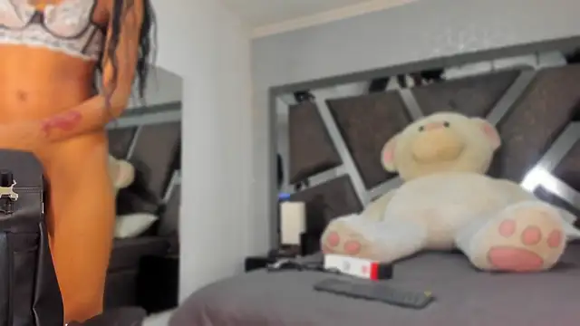 Snapshot of ElektraBomdans chatting on 02-25-26, 03:49 ElektraBomdans online show from 02-25-26, 03:49