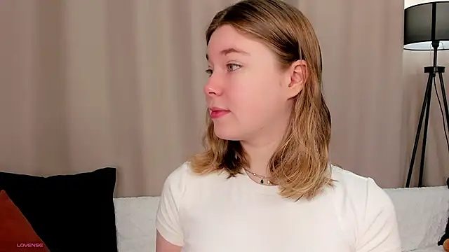 Snapshot of MaraaSwan chatting on 02-22-26, 12:12 MaraaSwan online show from 02-22-26, 12:12