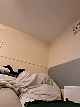 Snapshot of OnstagePortion chatting on 02-13-26, 06:42 OnstagePortion online show from 02-13-26, 06:42