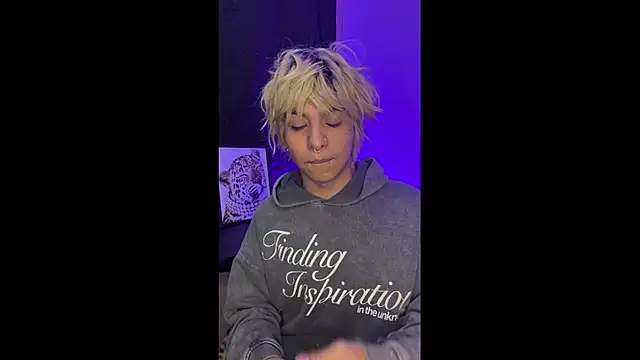 Snapshot of prince_oliverr chatting on 04-01-26, 02:45 prince oliverr online show from 04-01-26, 02:45