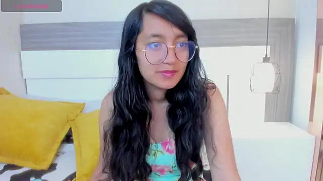 Snapshot of Emilyblussh chatting on 02-21-26, 01:12 Emilyblussh online show from 02-21-26, 01:12