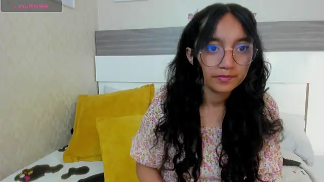 Snapshot of Emilyblussh chatting on 02-23-26, 06:16 Emilyblussh online show from 02-23-26, 06:16