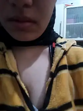 Snapshot of hend2u chatting on 02-14-26, 10:01 hend2u online show from 02-14-26, 10:01