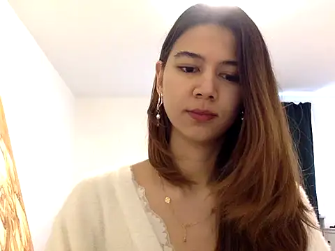 Snapshot of KiraVixenSweet chatting on 02-16-26, 11:06 KiraVixenSweet online show from 02-16-26, 11:06