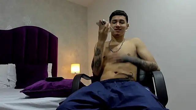 Snapshot of JoshBeech chatting on 02-19-26, 12:34 JoshBeech online show from 02-19-26, 12:34