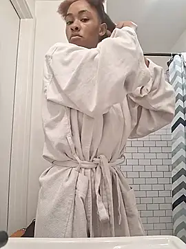 Snapshot of Cinnamonbunn chatting on 02-20-26, 08:09 Cinnamonbunn online show from 02-20-26, 08:09