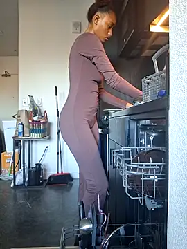 Snapshot of Cinnamonbunn chatting on 02-27-26, 11:16 Cinnamonbunn online show from 02-27-26, 11:16