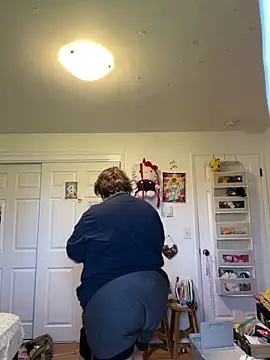 Snapshot of plushietoy chatting on 02-15-26, 08:16 plushietoy online show from 02-15-26, 08:16