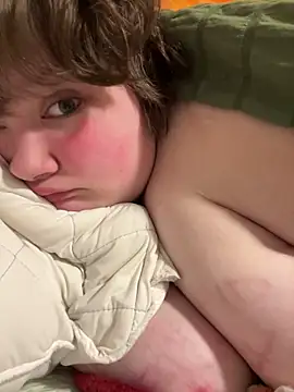 Snapshot of plushietoy chatting on 02-21-26, 02:40 plushietoy online show from 02-21-26, 02:40