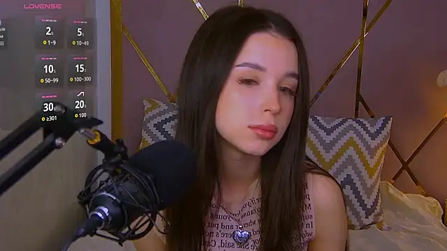 Snapshot of LanaLedger chatting on 02-17-26, 11:07 LanaLedger online show from 02-17-26, 11:07