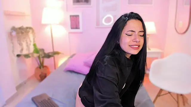 Snapshot of Ivyy_sweet_ chatting on 02-18-26, 08:16 Ivyy sweet online show from 02-18-26, 08:16