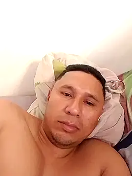 Snapshot of deiner13 chatting on 02-15-26, 09:44 deiner13 online show from 02-15-26, 09:44