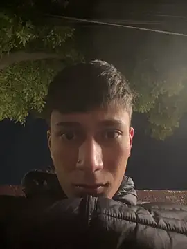 Snapshot of glopetitooo chatting on 03-02-26, 02:03 glopetitooo online show from 03-02-26, 02:03