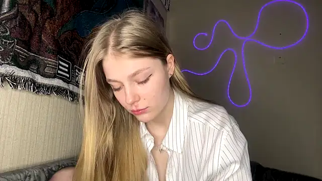 Snapshot of CassandraMur chatting on 02-27-26, 03:12 CassandraMur online show from 02-27-26, 03:12