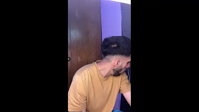 Snapshot of Karim_mansur chatting on 03-25-26, 02:28 Karim mansur online show from 03-25-26, 02:28