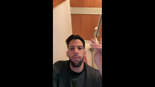 Snapshot of Karim_mansur chatting on 04-06-26, 03:02 Karim mansur online show from 04-06-26, 03:02