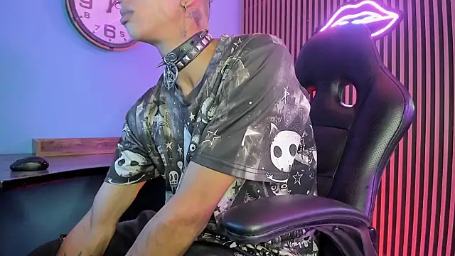 Snapshot of Maximoking26 chatting on 02-23-26, 04:43 Maximoking26 online show from 02-23-26, 04:43