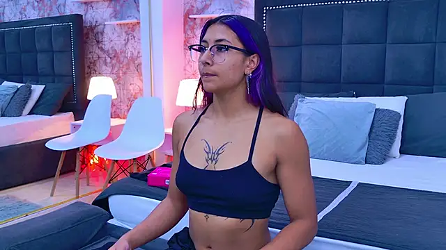 Raven Gloomy online show from 04-15-26, 12:45