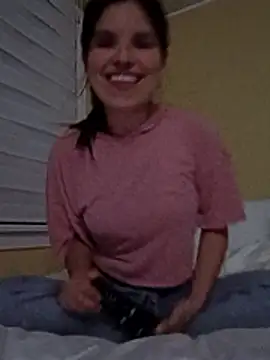 Snapshot of paradise2 chatting on 02-19-26, 12:39 paradise2 online show from 02-19-26, 12:39