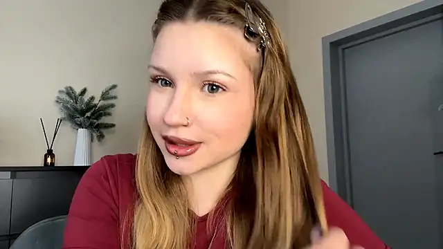 Snapshot of PledHoly chatting on 02-16-26, 11:28 PledHoly online show from 02-16-26, 11:28