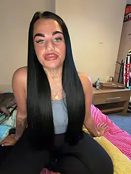 Snapshot of Darkfantisyx chatting on 02-19-26, 04:03 Darkfantisyx online show from 02-19-26, 04:03