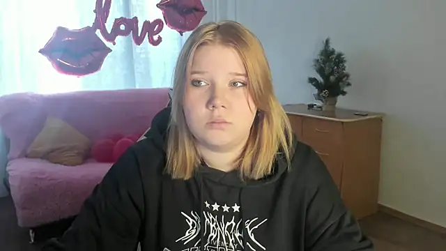 Snapshot of StripGyrl chatting on 03-04-26, 08:09 StripGyrl online show from 03-04-26, 08:09