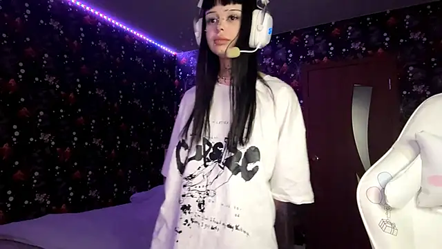 Luna Sohotti online show from 02-16-26, 04:03